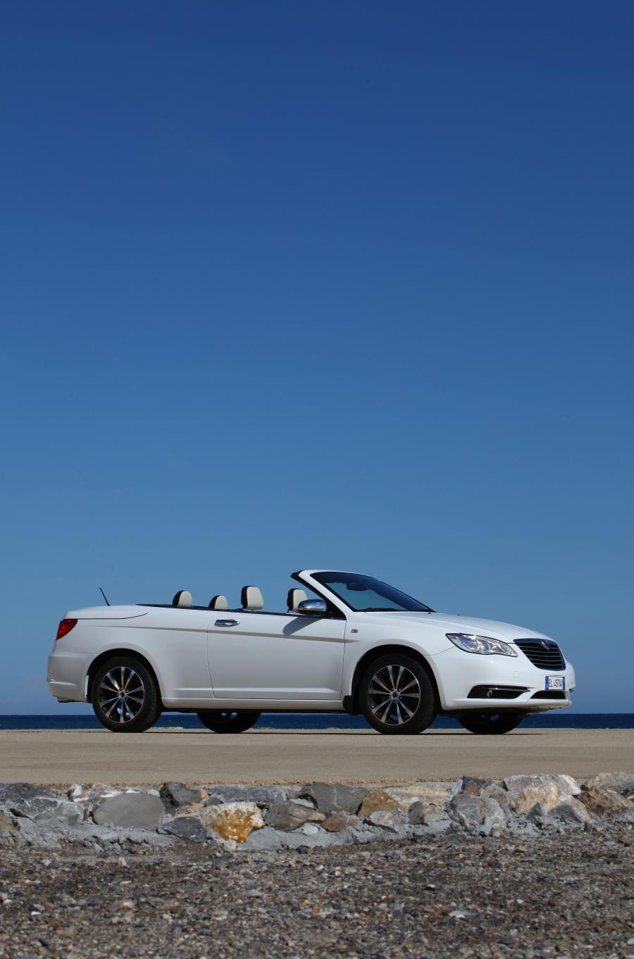  Lancia Flavia Convertible 2012 года  (фото 38 из 92)